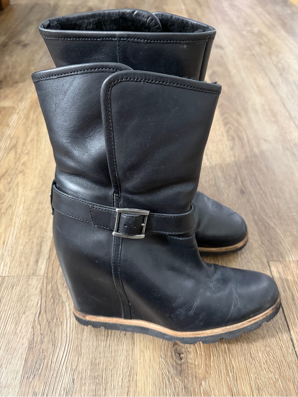 UGG Ellecia Ankle Booties Black Leather Size (7.5US)